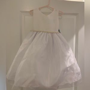 Ellie kids white dress size 2, pearl bead waistband, ribbon tie in back, NWT